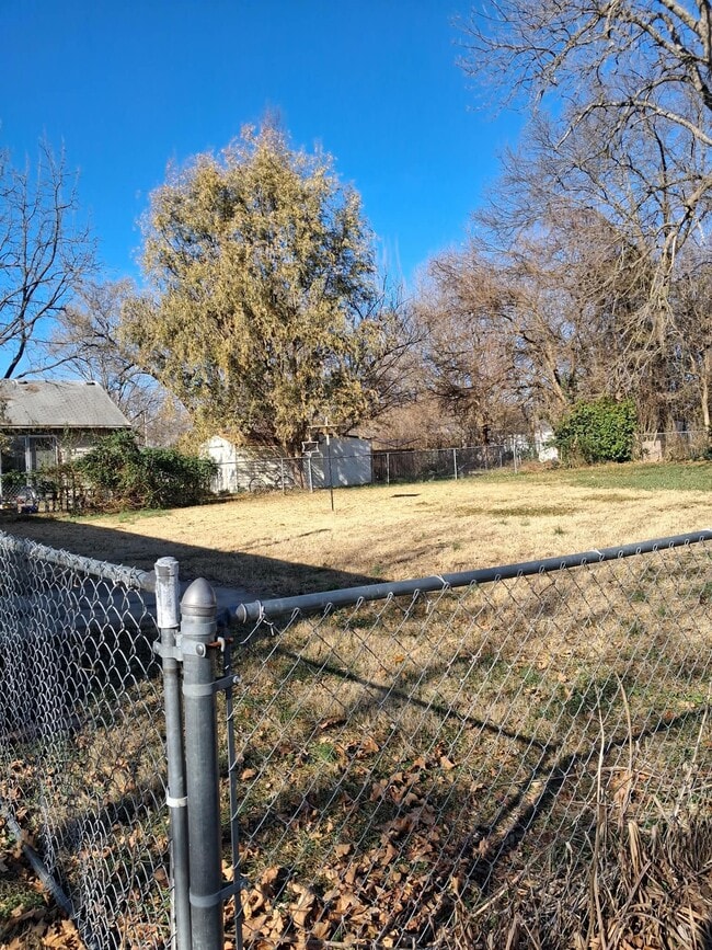 Photo - 109 E Fairview St