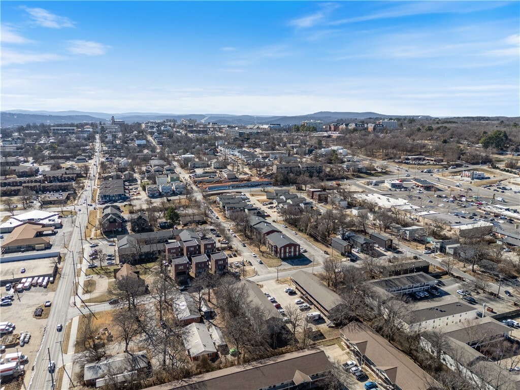 Photo - 884 W Holly St