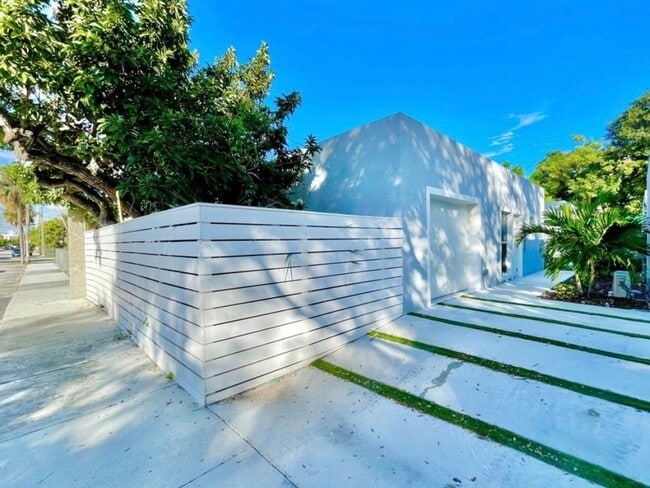 Building Photo - 1493 NW 55th St Unit 1493-B