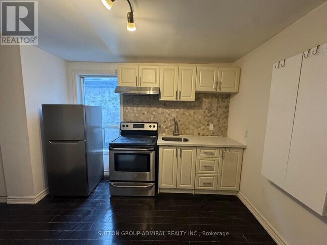 Photo - 180 Carlton St.