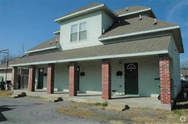 Building Photo - 2006 S Travis St Rental