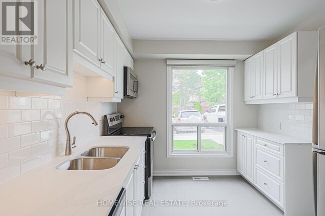 Photo - 560 Waverly St N
