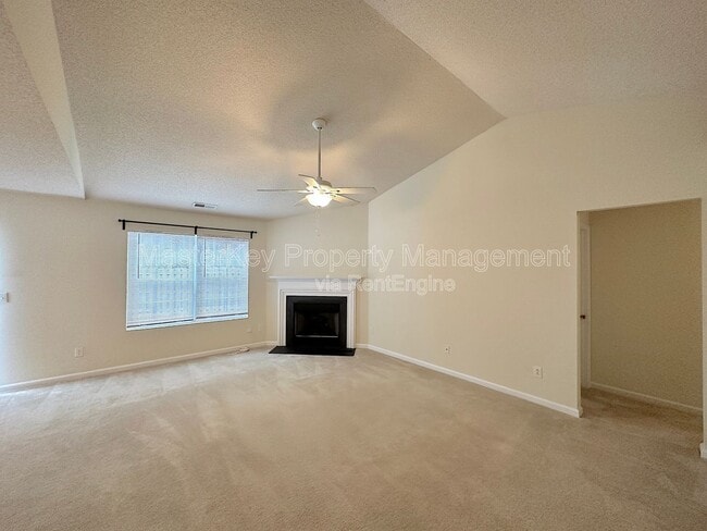 Photo - 413 Sapphire Dr