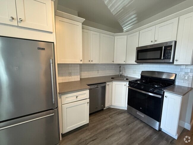 Building Photo - 195 Maverick St Unit 2 Rental