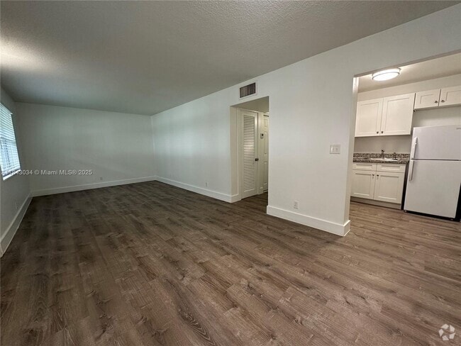 Building Photo - 2500 Johnson St Unit 8 Rental