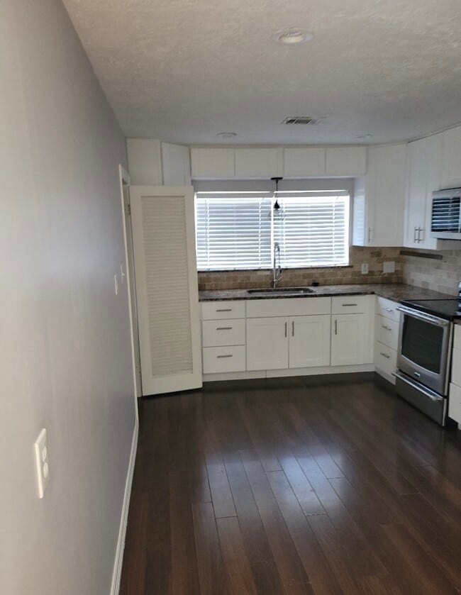 Photo - 6918 Irvington Blvd