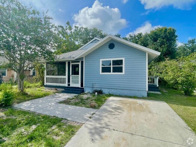 Building Photo - Spacious 4 Bedroom 2 Bathroom Single Famil... Rental