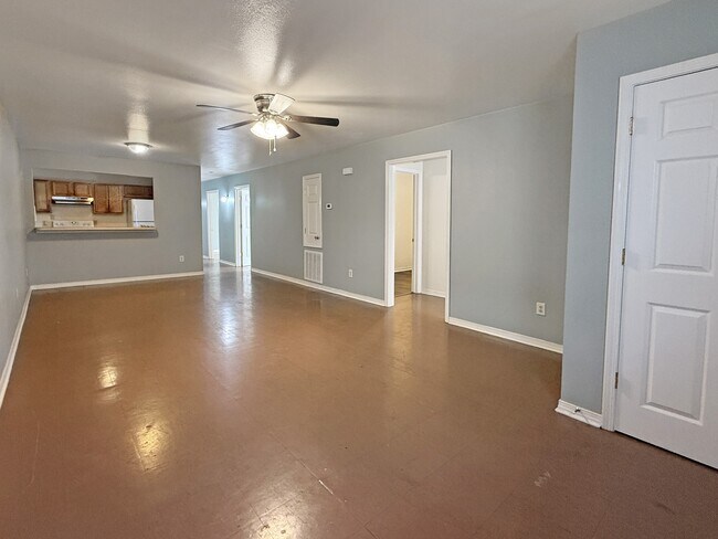 Photo - 2900 Clermont St