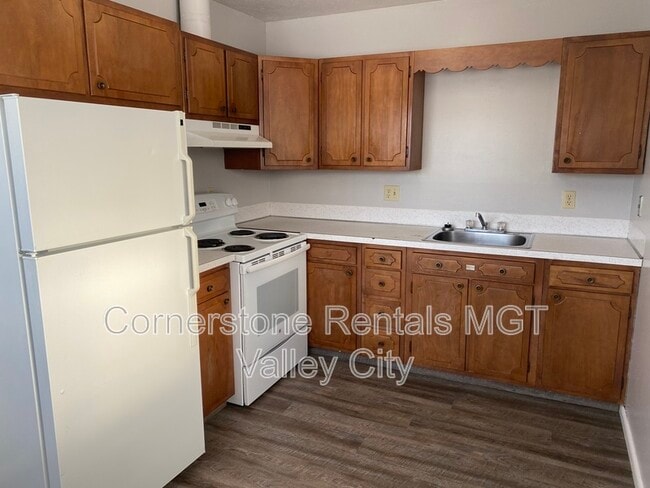 Building Photo - 827 3rd St SW
