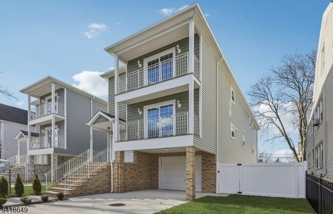 Photo - 139 N 15th St