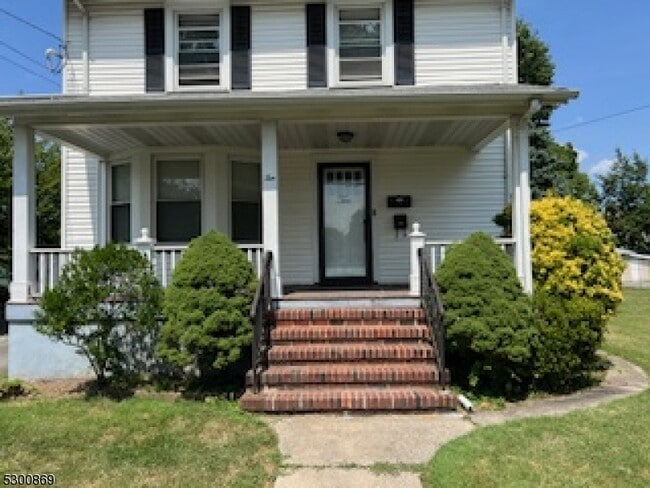 Photo - 10 Lincoln Ave W