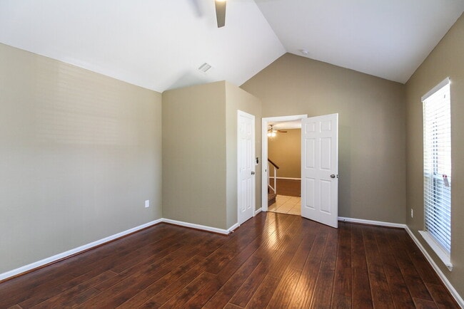 Photo - 1524 Chapman St