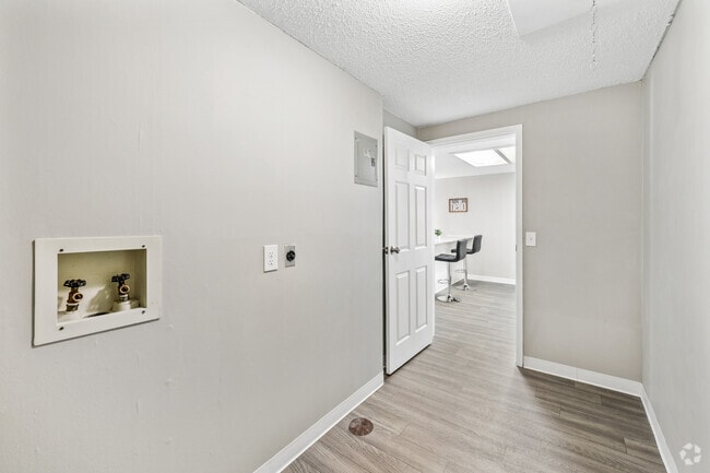 1BR, 1BA - 576SF - Laundry