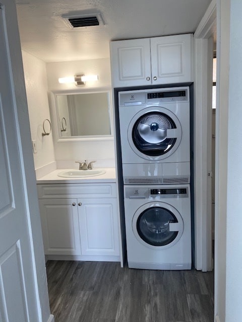 Building Photo - 210 Fontainebleau Blvd Unit 402