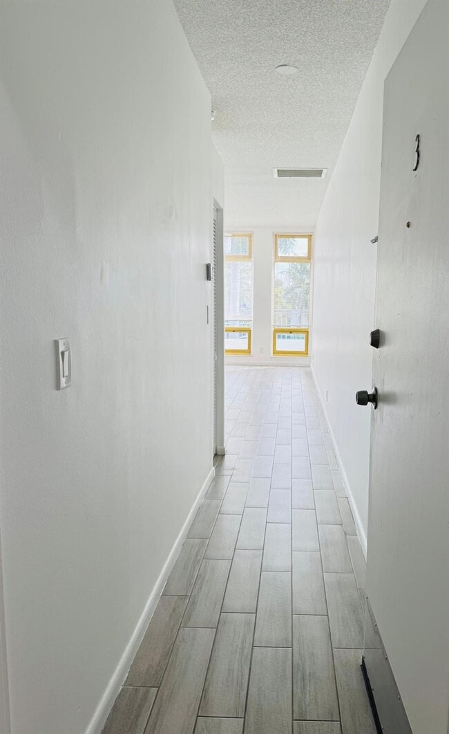 Photo - 229 Commercial Blvd Unidad 3