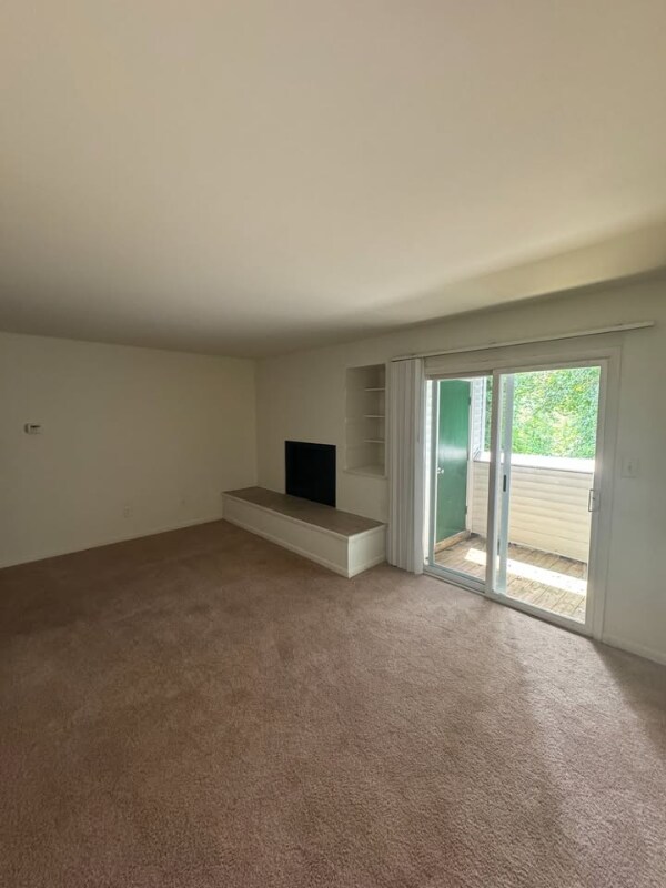 600 Reusens Rd Unit J111