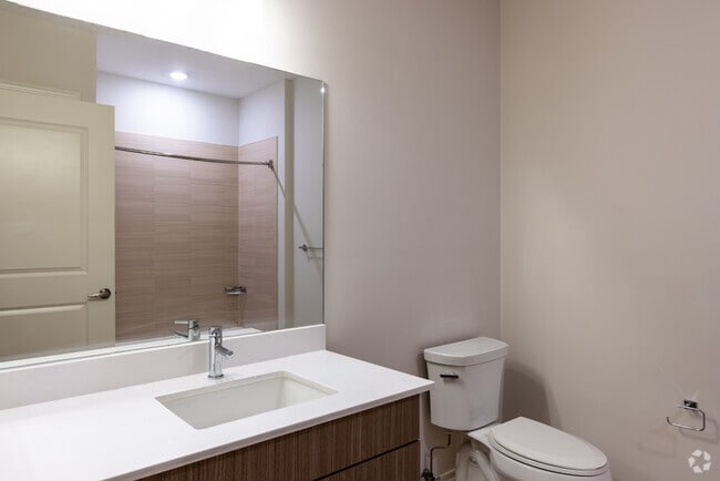 Studio, 1BA - 598SF