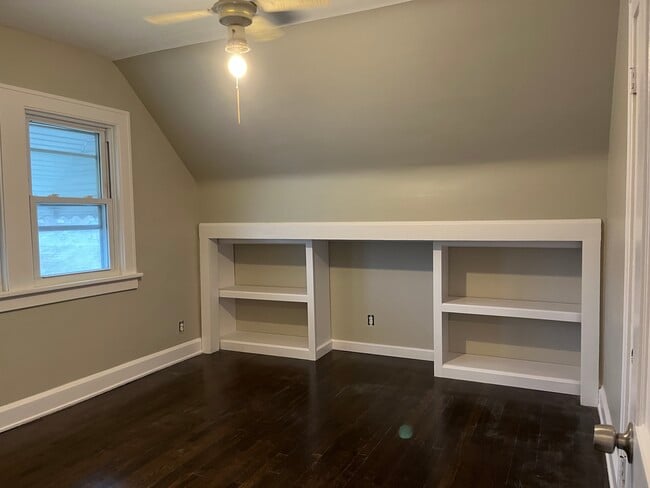 bedroom 2 - 3408 Parklane Dr