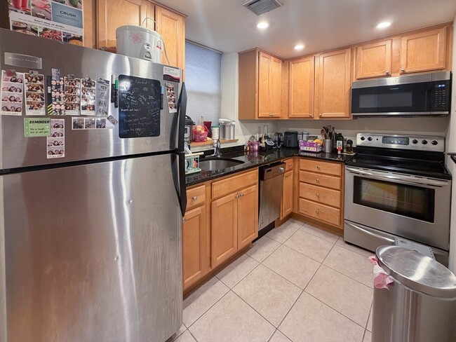 Photo - 84 Gainsborough St Unidad 106W