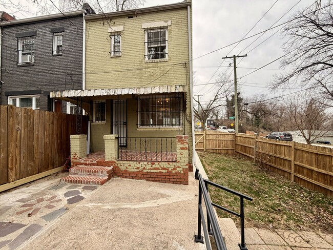 Photo - 1300 Dexter Terrace SE