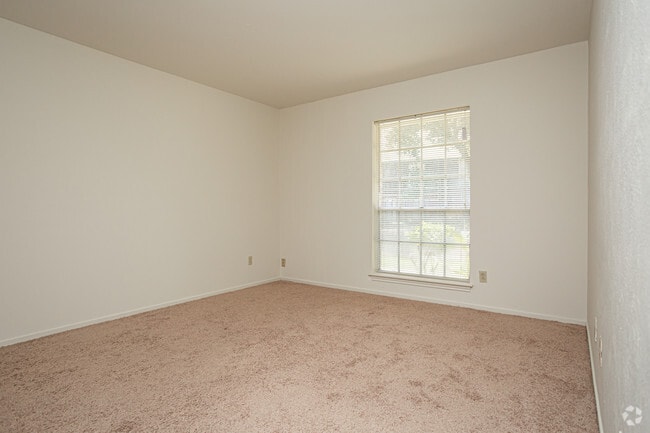 1 BR, 1 BA - 650 SF