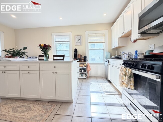 Photo - 73 Leicester St