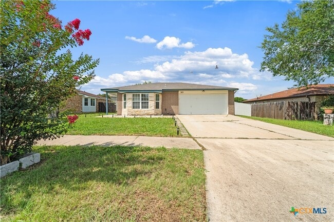 Building Photo - 303 Carly Dr