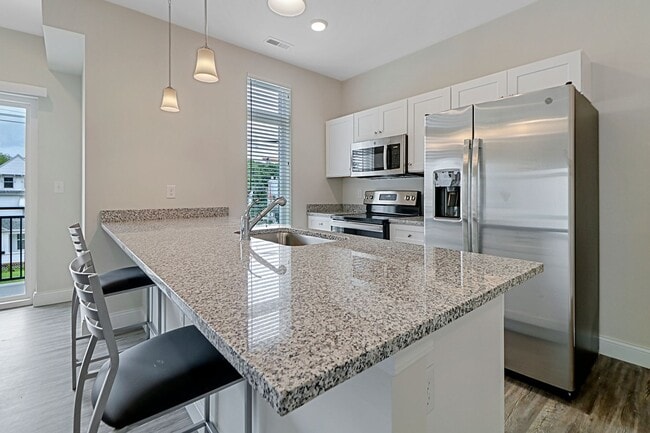 611 S State St Waitlist Open for August 2027
