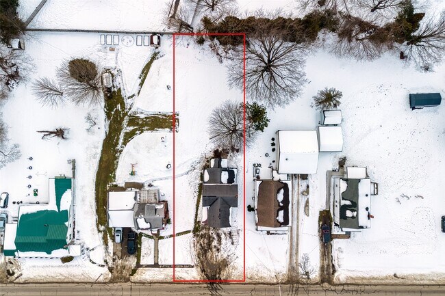 Photo - 1702 Lake St