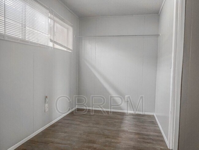 Photo - 5416 49th St