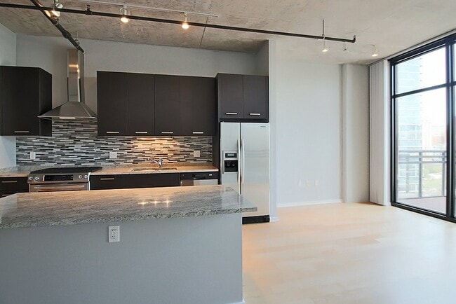 Photo - 156 W Roosevelt Rd