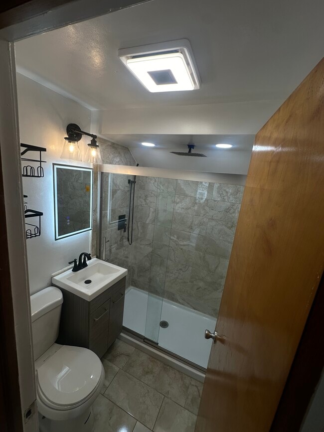 Bathroom - 6404 W Hayes Ave Unit 2