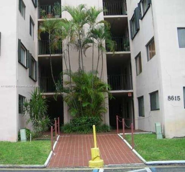 Photo - 8615 NW 8th St Unidad 204