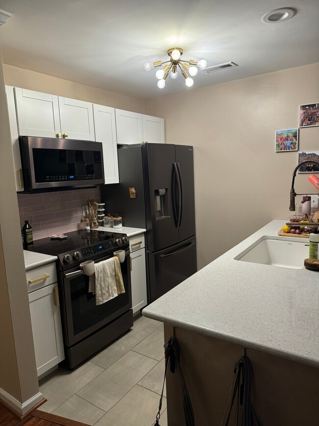 Photo - 521 N Graham St Unit 3D