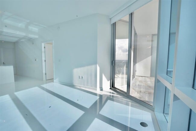 Photo - 851 NE 1st Ave Unit 3908