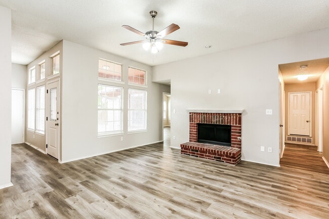 Photo - 7026 Lo Chalmers Ln