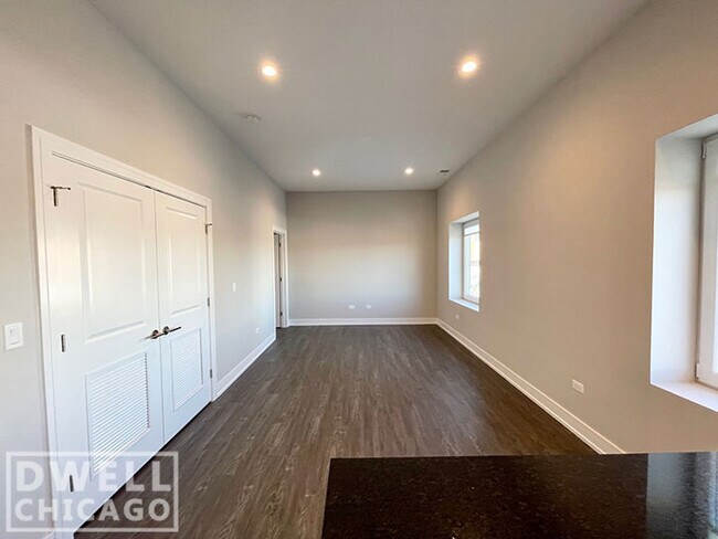 Photo - 1724 W Greenleaf Ave Unit 202