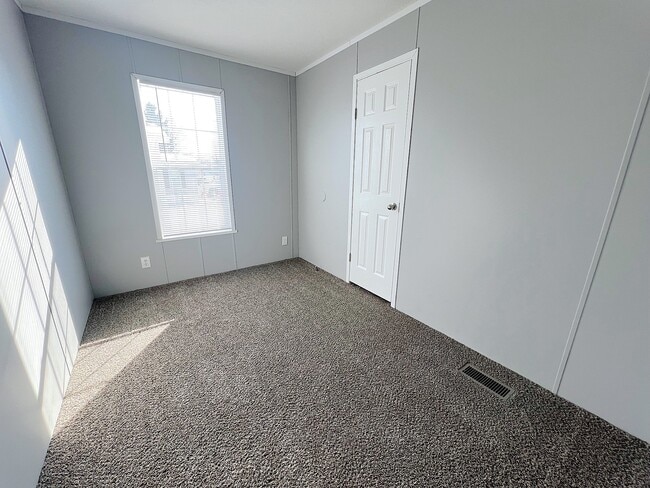 Photo - 16731 Fall River Rd