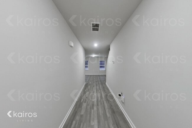 Photo - 247 Hawthorn Trail