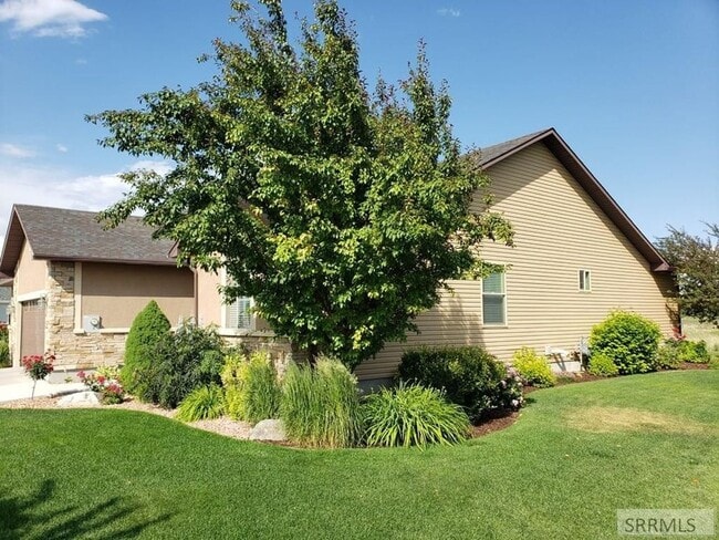 Photo - Charming 3-Bedroom, 2-Bathroom Twin Home in Stonebridge Subdivision