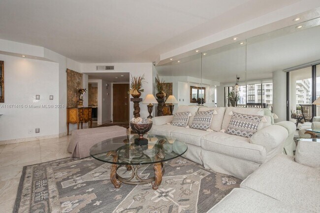 Photo - 1000 E Island Blvd Unidad #2804