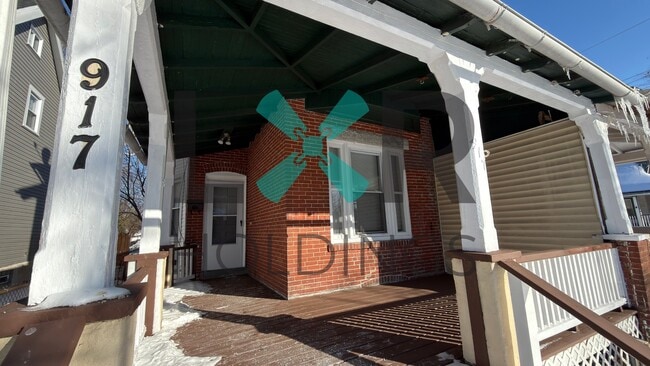 Building Photo - 917 Pembroke Ave