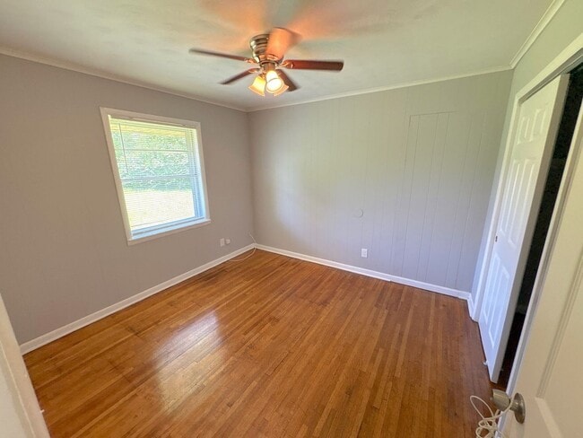 Photo - 4493 Westmont Rd
