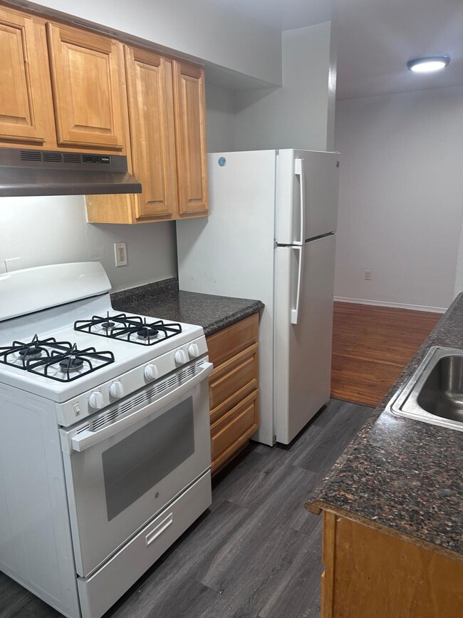 Kingsley Apartments