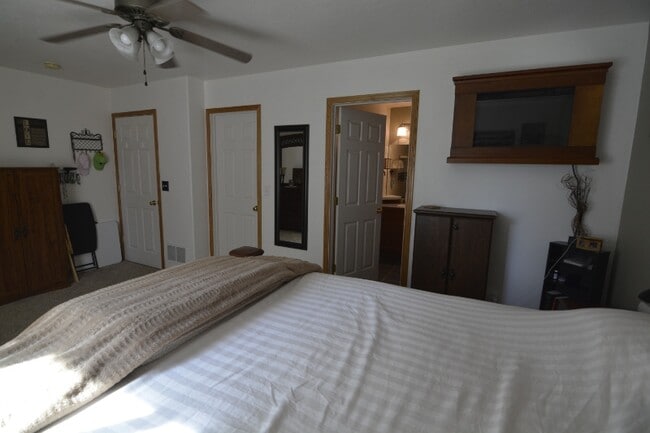 Photo - 3000 Oliver St