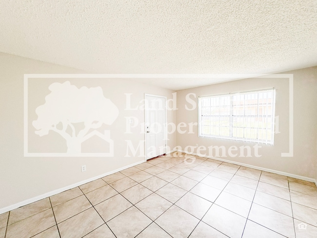 Photo - 5866 Charlton Dr