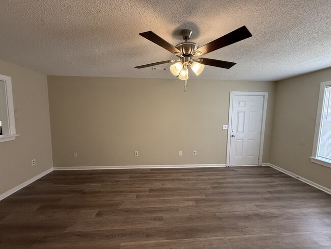 Photo - 1081 Micha Way