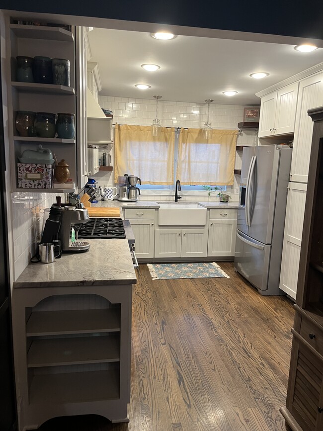 Photo - 1260 Francis St NW