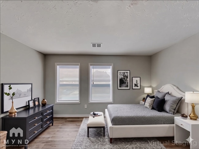 Photo - 947 Mainstreet Lake Dr