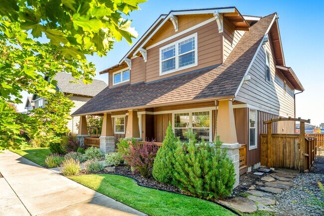 2742 NE Great Horned Place